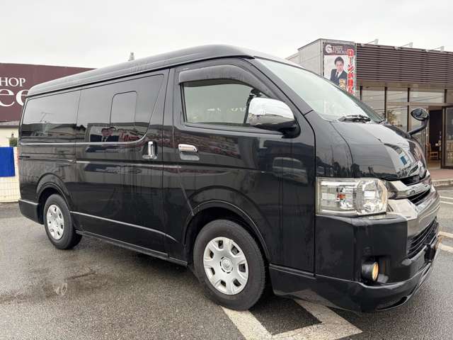 Toyota Hiace Van 4