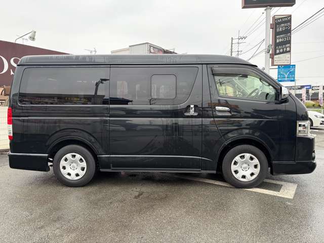 Toyota Hiace Van 5