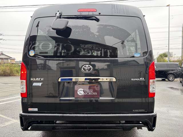 Toyota Hiace Van 7