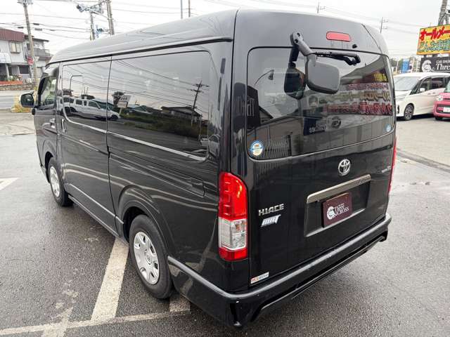 Toyota Hiace Van 8