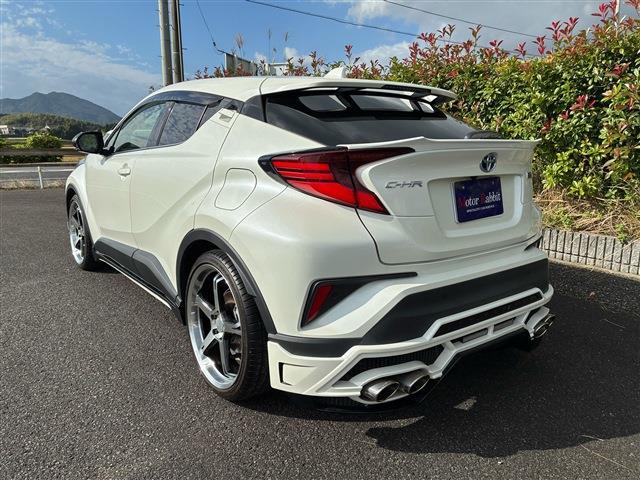 Toyota C-HR 4