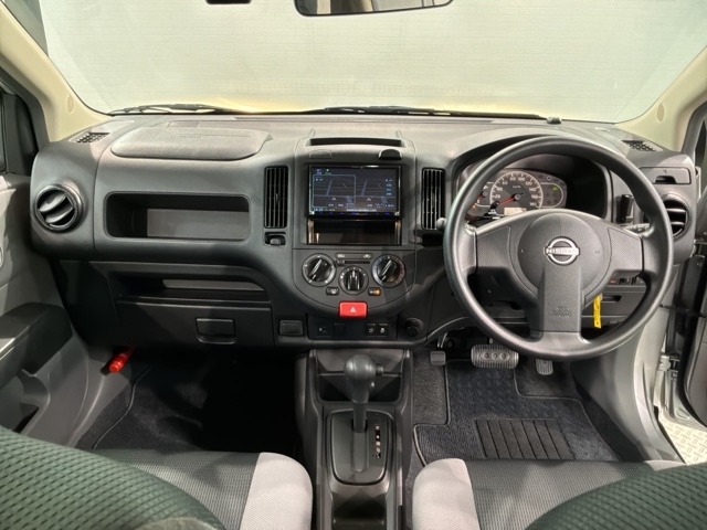 Nissan AD 8