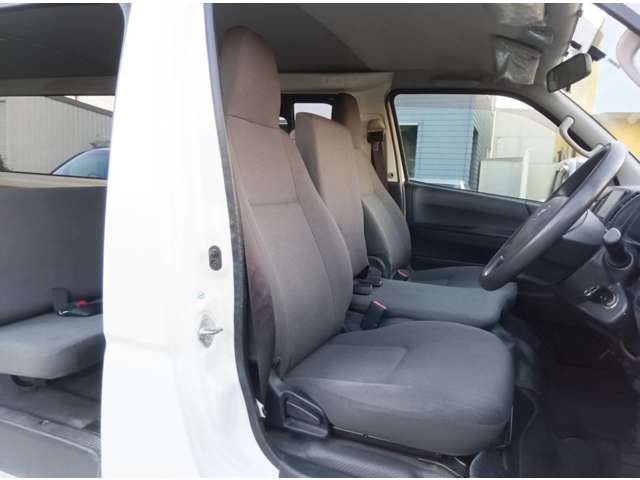 Toyota Regius Ace 11