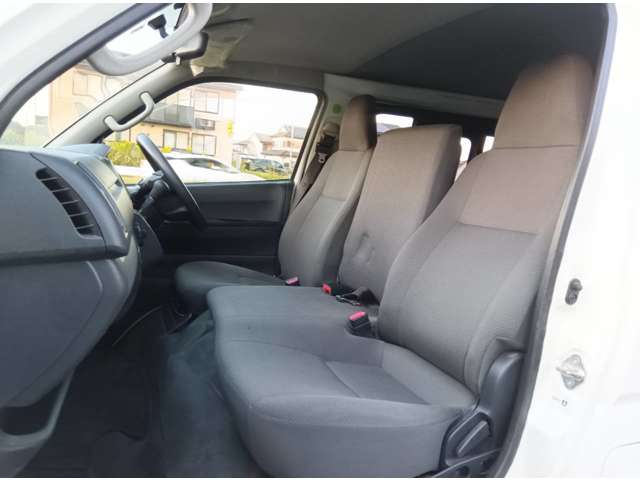 Toyota Regius Ace 12