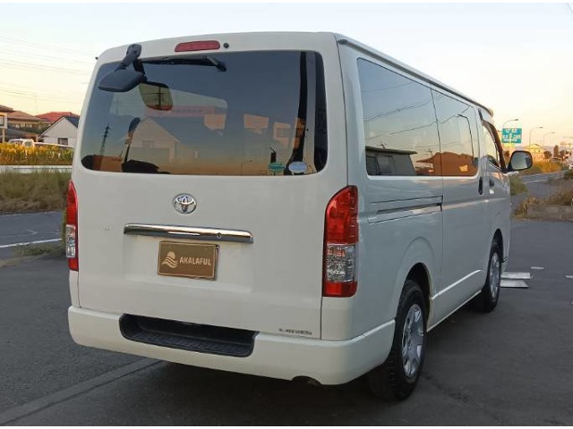 Toyota Regius Ace 6