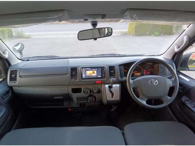 Toyota Regius Ace 9