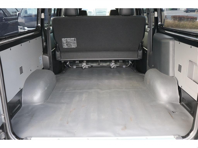 Toyota Hiace Van 7