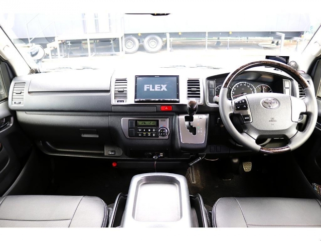 Toyota Hiace Van 4