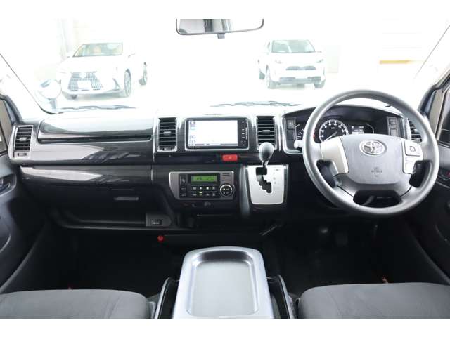 Toyota Hiace Van 7
