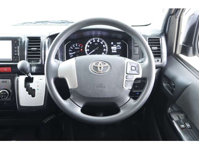 Toyota Hiace Van 8