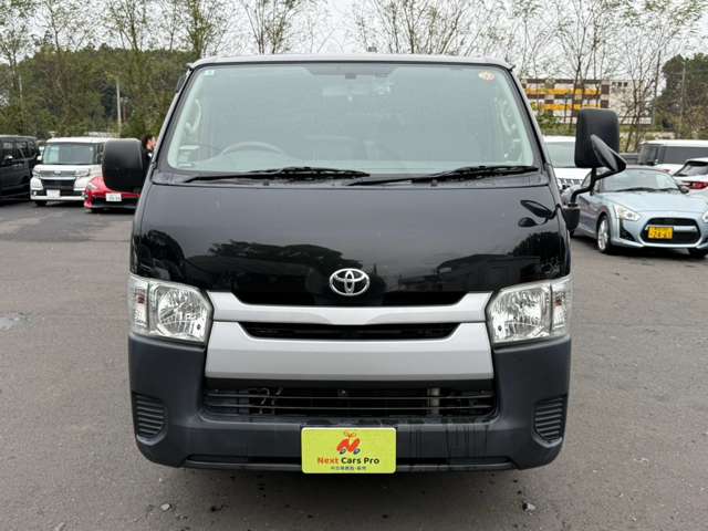 Toyota Hiace Van 4