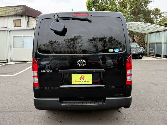 Toyota Hiace Van 7