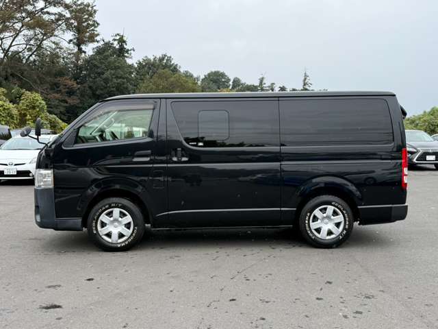 Toyota Hiace Van 8