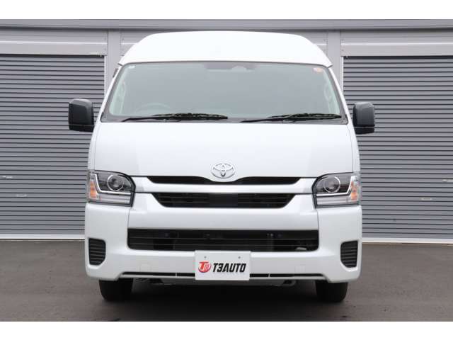 Toyota Hiace Commuter 2