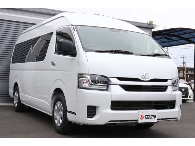 Toyota Hiace Commuter 3