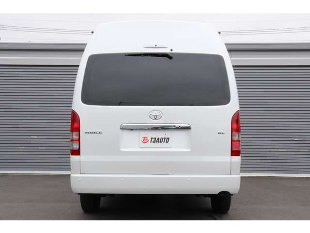 Toyota Hiace Commuter 5