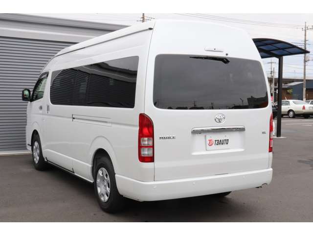 Toyota Hiace Commuter 6