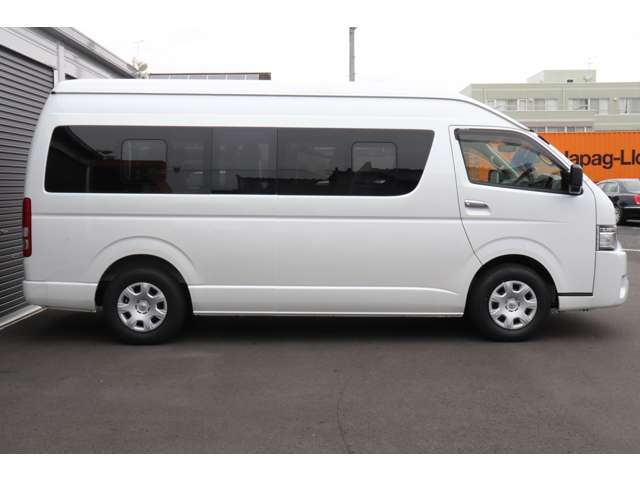 Toyota Hiace Commuter 7