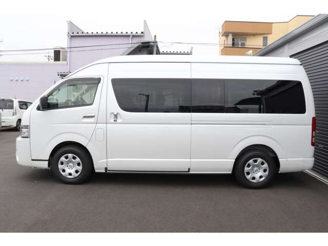 Toyota Hiace Commuter 8