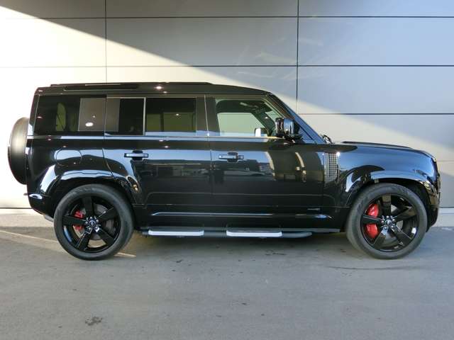 Land Rover Defender 11