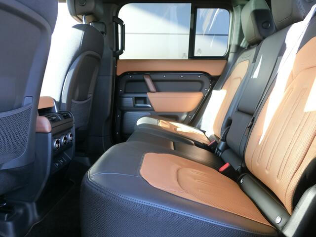 Land Rover Defender 7