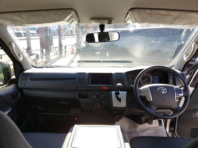 Toyota Hiace Van 11