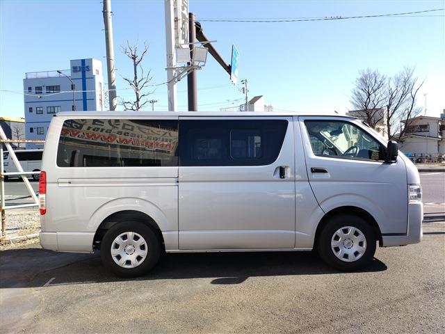 Toyota Hiace Van 4