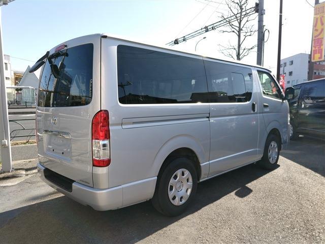 Toyota Hiace Van 5