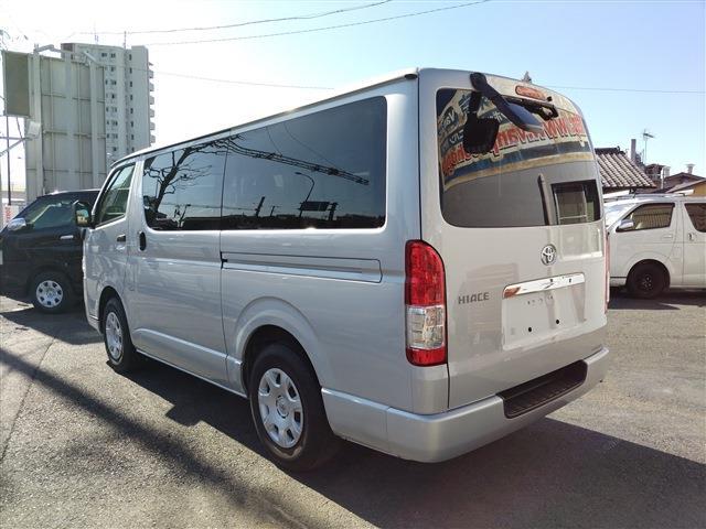 Toyota Hiace Van 7