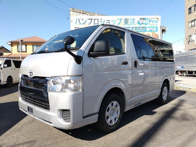 Toyota Hiace Van 9