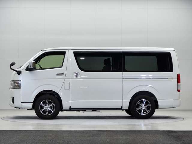 Toyota Hiace Van 4