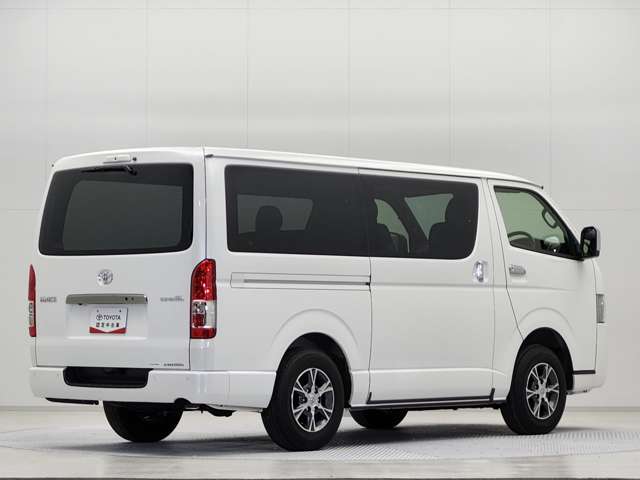 Toyota Hiace Van 5