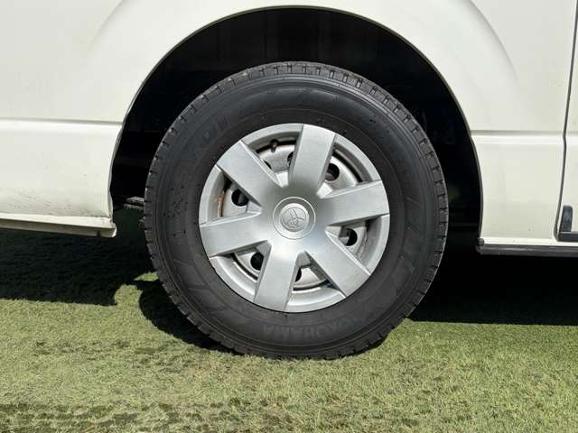 Toyota Hiace Van 11