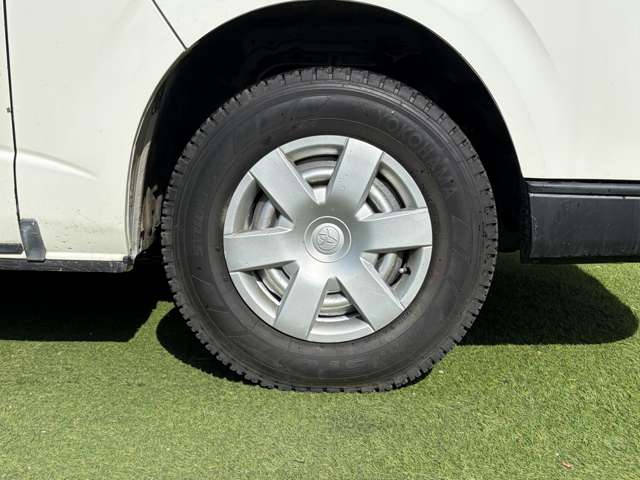 Toyota Hiace Van 12