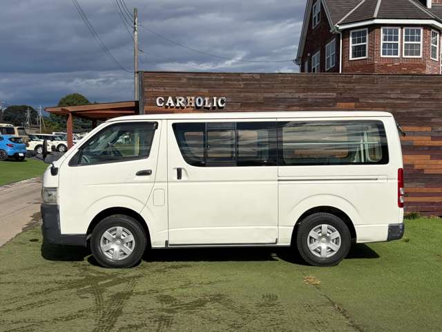 Toyota Hiace Van 4