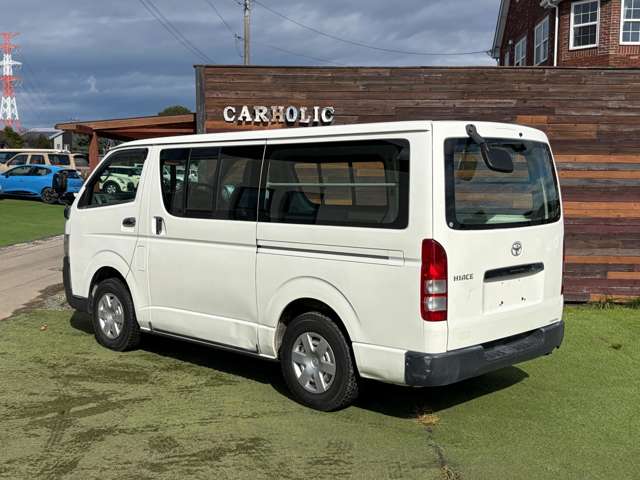 Toyota Hiace Van 5