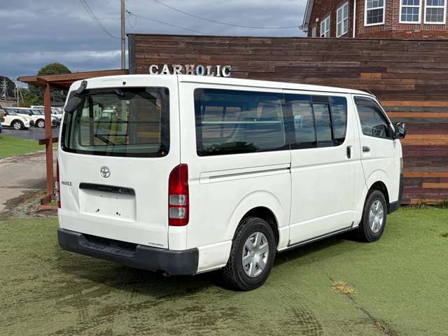 Toyota Hiace Van 7
