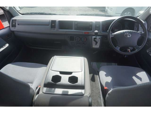 Toyota Hiace Commuter 11