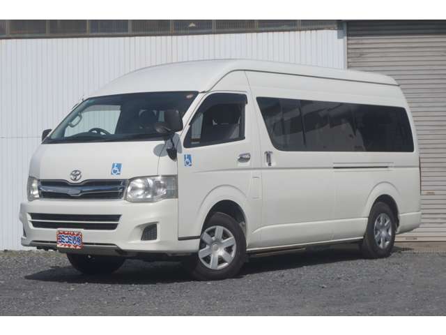 Toyota Hiace Commuter 2