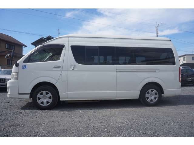 Toyota Hiace Commuter 6