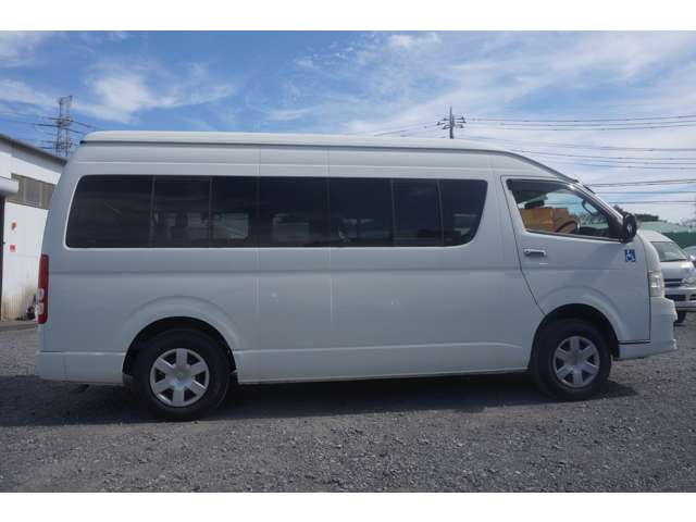 Toyota Hiace Commuter 7