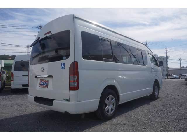 Toyota Hiace Commuter 10
