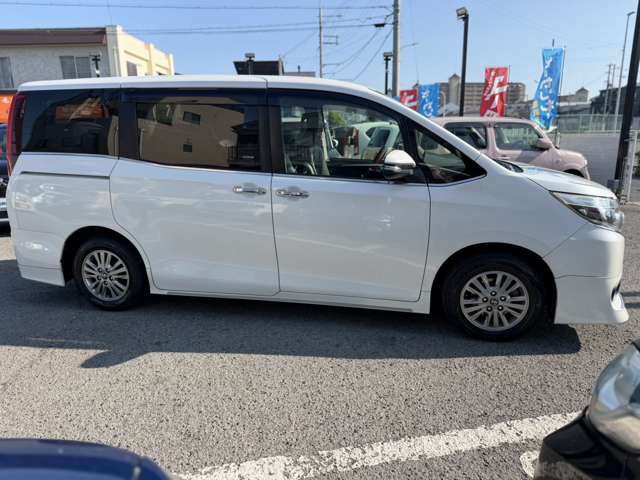Toyota Esquire 9