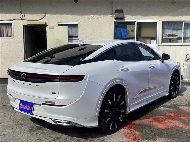 Toyota Crown Crossover 8