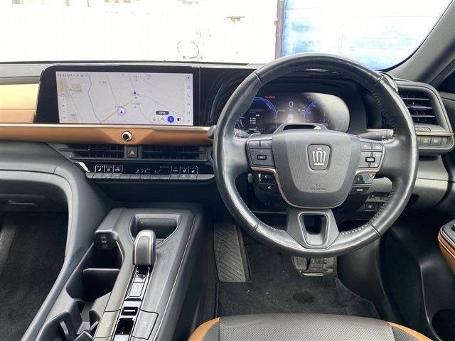 Toyota Crown Crossover 10