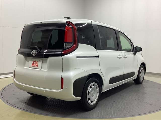 Toyota Sienta 12
