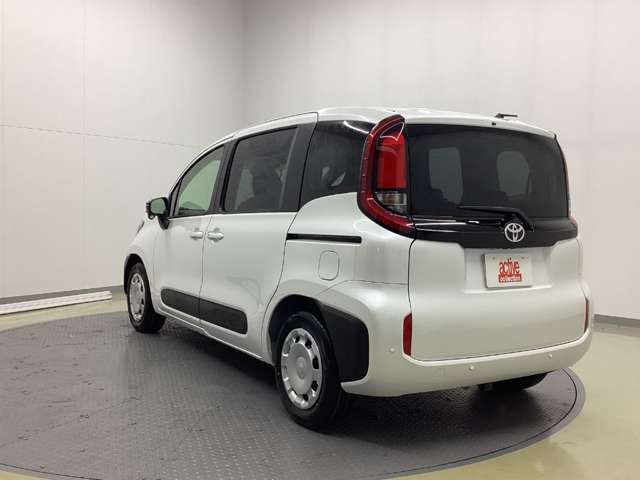 Toyota Sienta 8