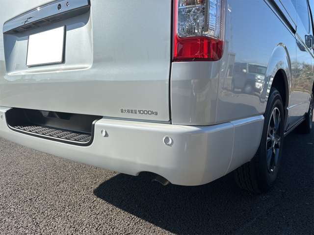 Toyota Hiace Van 11