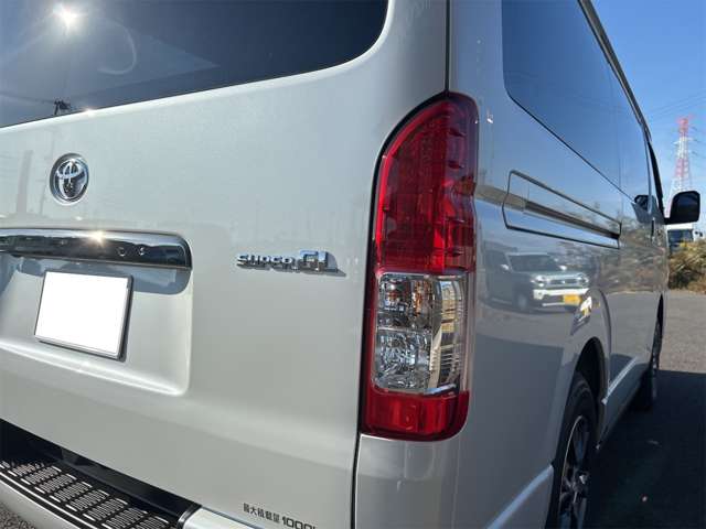 Toyota Hiace Van 12