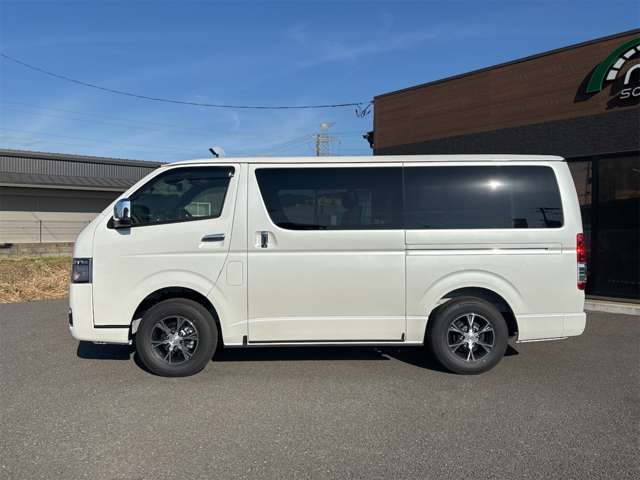 Toyota Hiace Van 4
